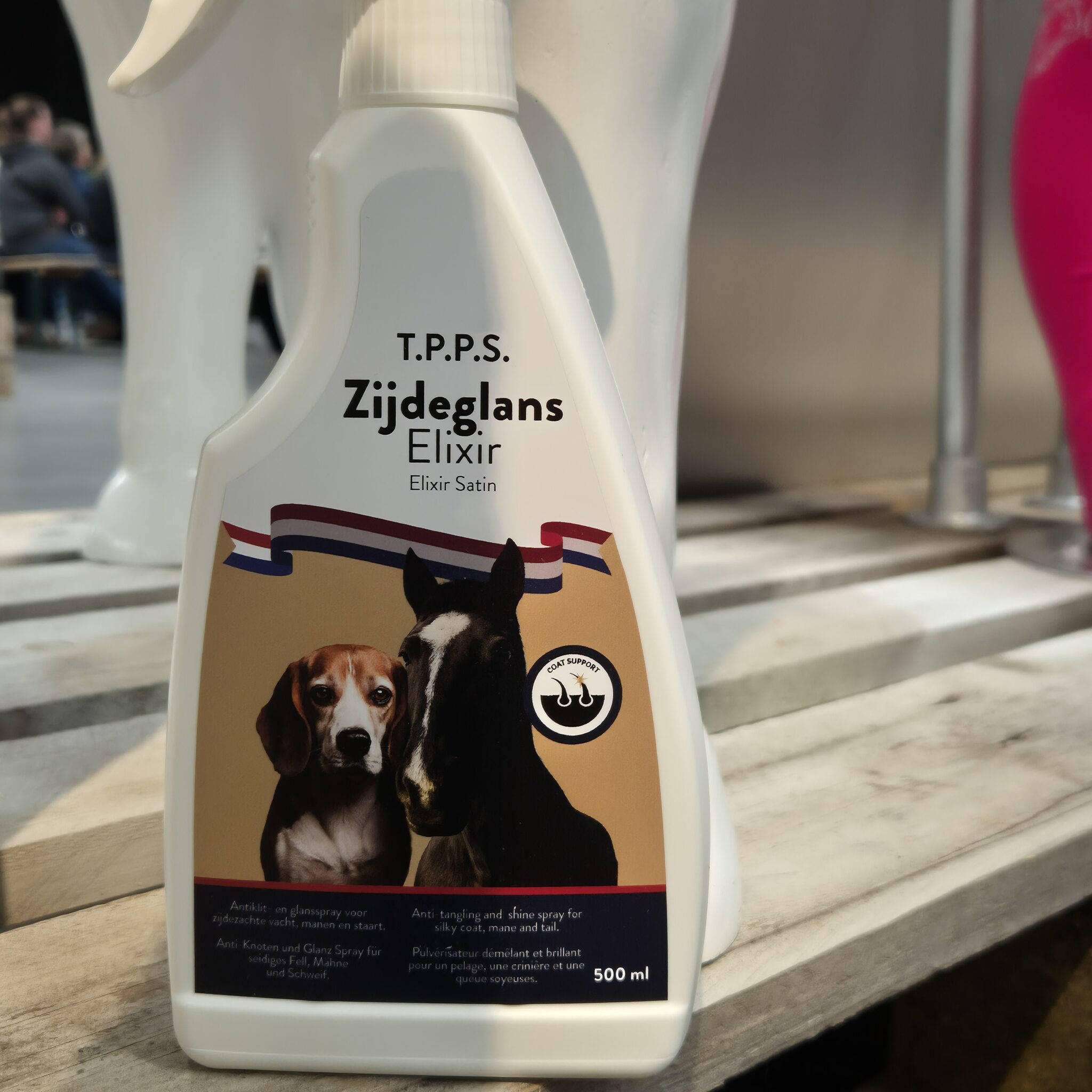 Verpakking van T.P.P.S glansspray voor vachtverzorging