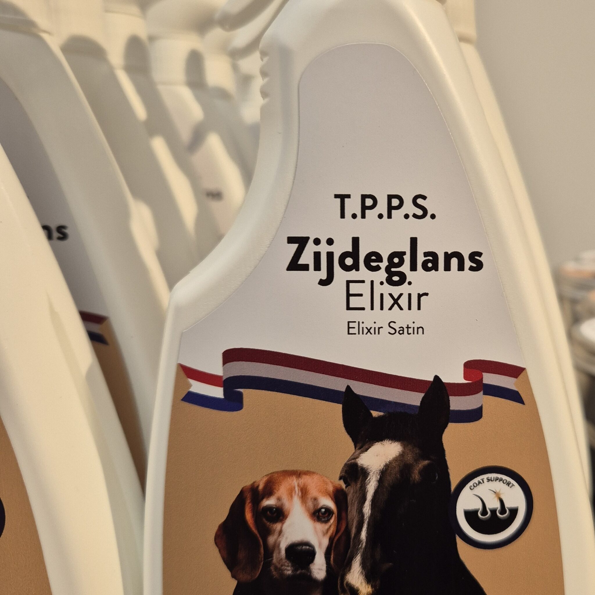 Voorkant van de T.P.P.S Zijdeglans Elixir voor paarden en honden