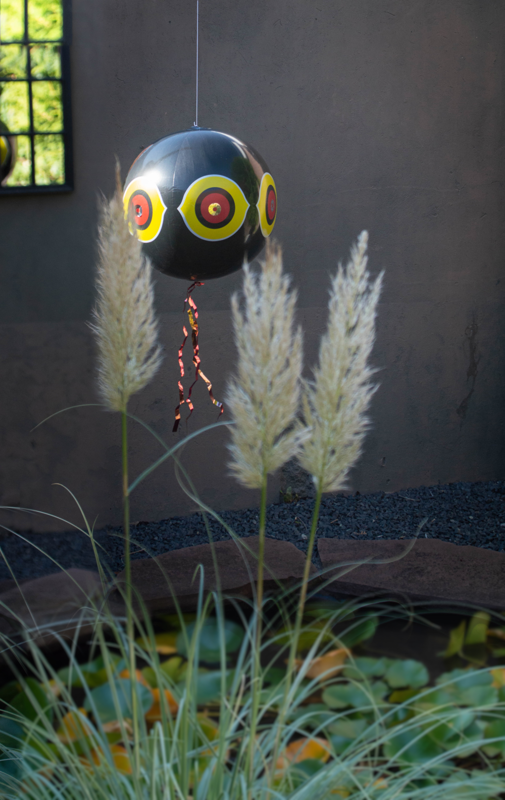 Alternative view of Knock Pest Schrikballon Zwart